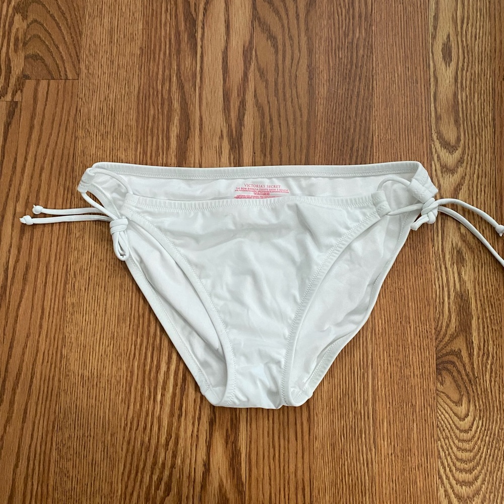 Victoria’s Secret bikini bottom nwot large